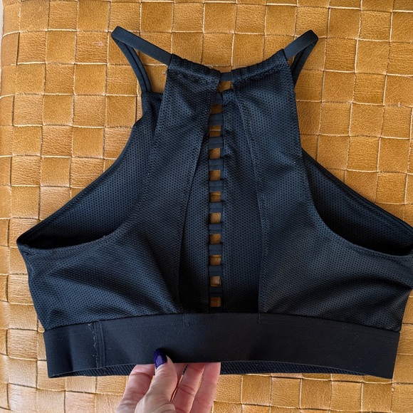 Nike Black High-Neck Sports Bra - Picture 3 of 3